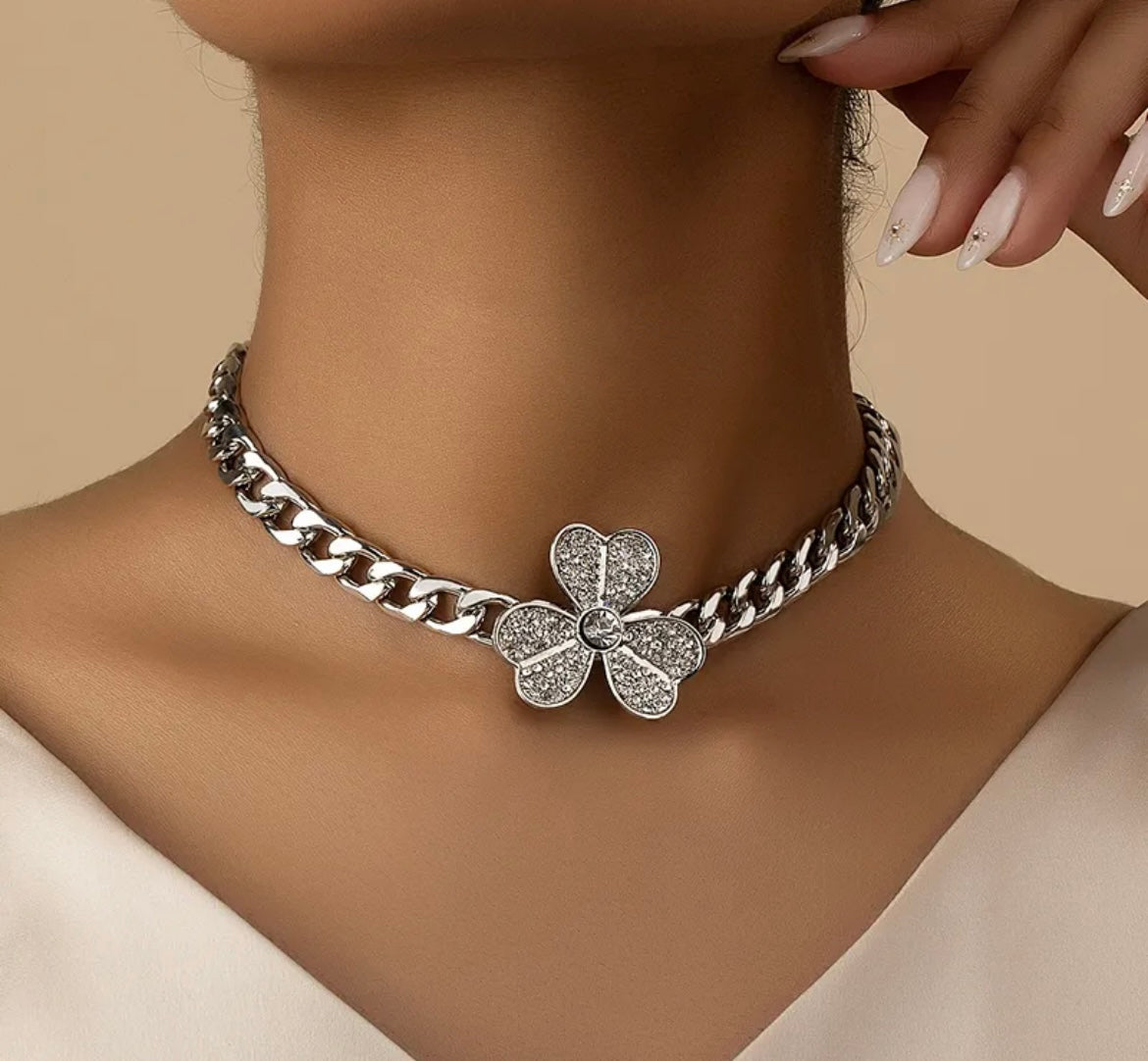 Clover Choker